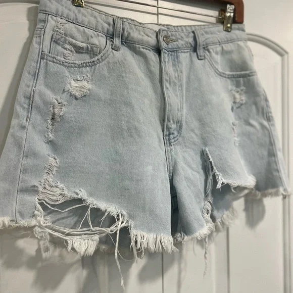 VERVET destroyed light wash high waisted shorts - Picture 4 of 11